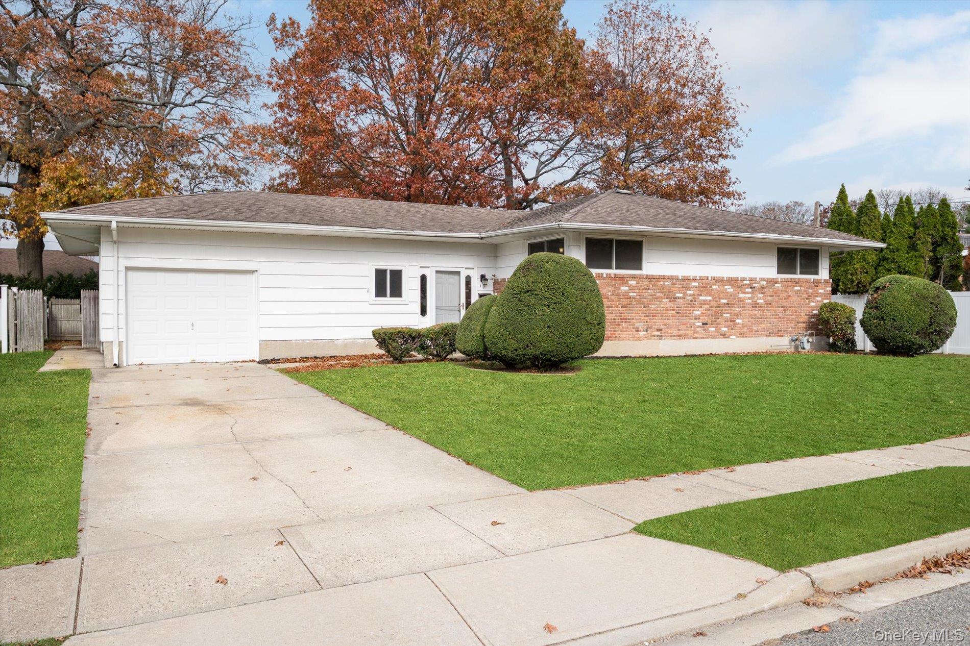 17 Evans Avenue, Farmingdale, NY 11735