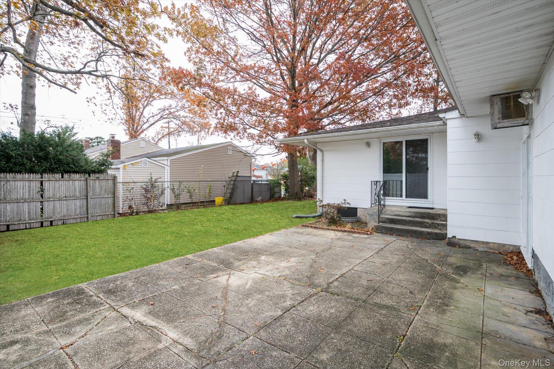 17 Evans Avenue, Farmingdale, NY 11735