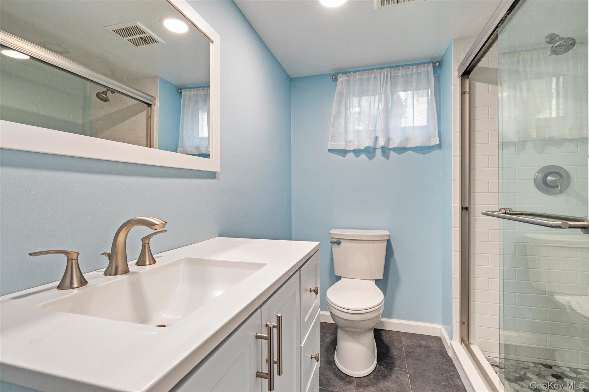 17 Evans Avenue, Farmingdale, NY 11735