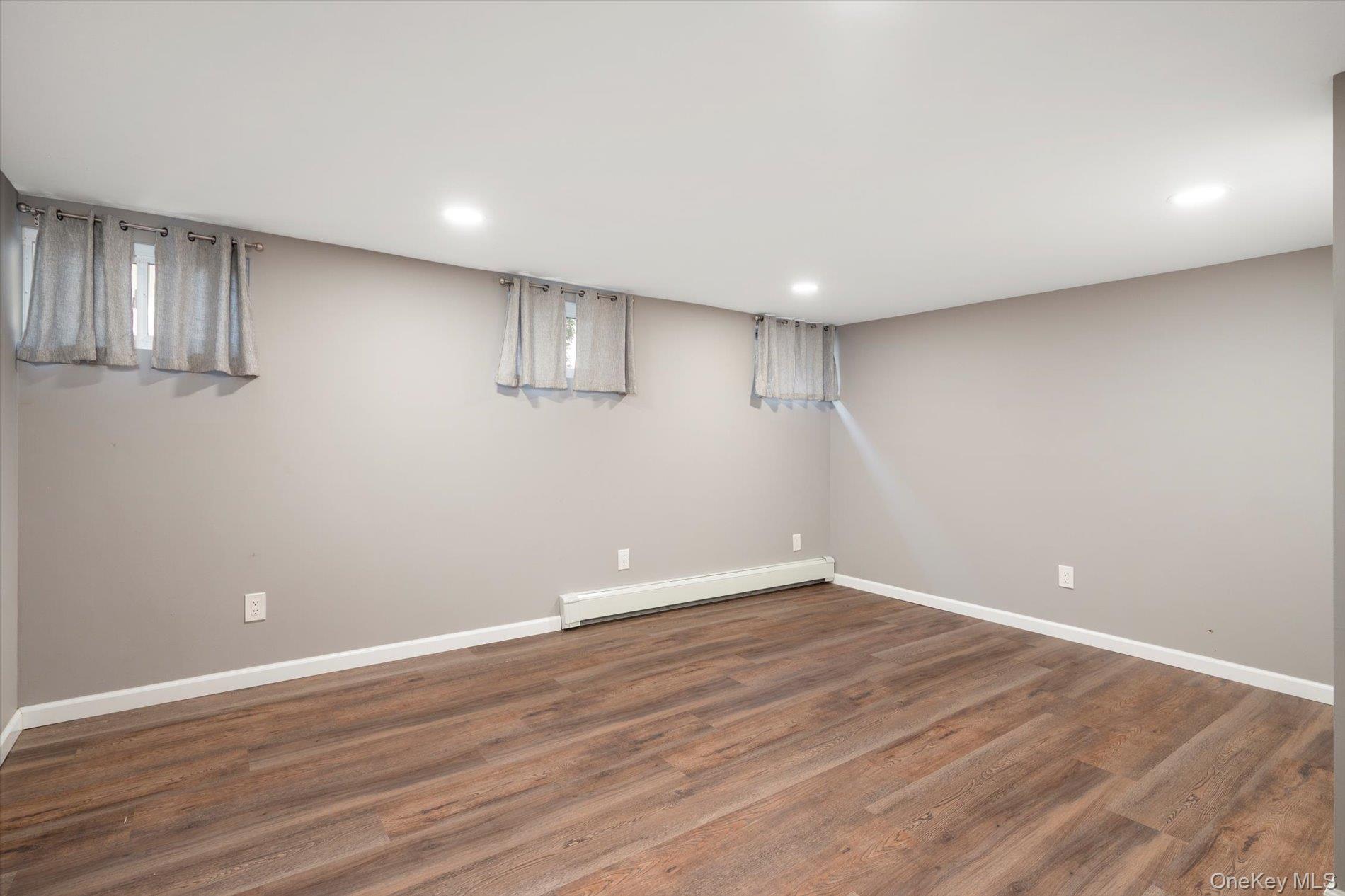 17 Evans Avenue, Farmingdale, NY 11735