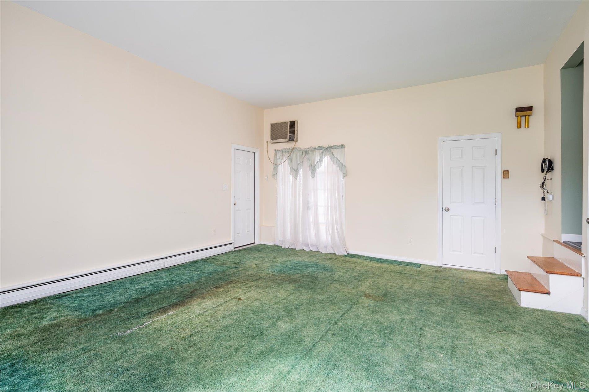 17 Evans Avenue, Farmingdale, NY 11735