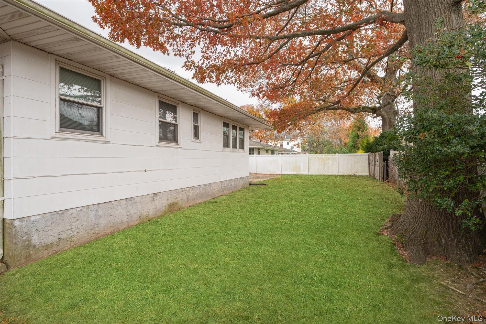 17 Evans Avenue, Farmingdale, NY 11735