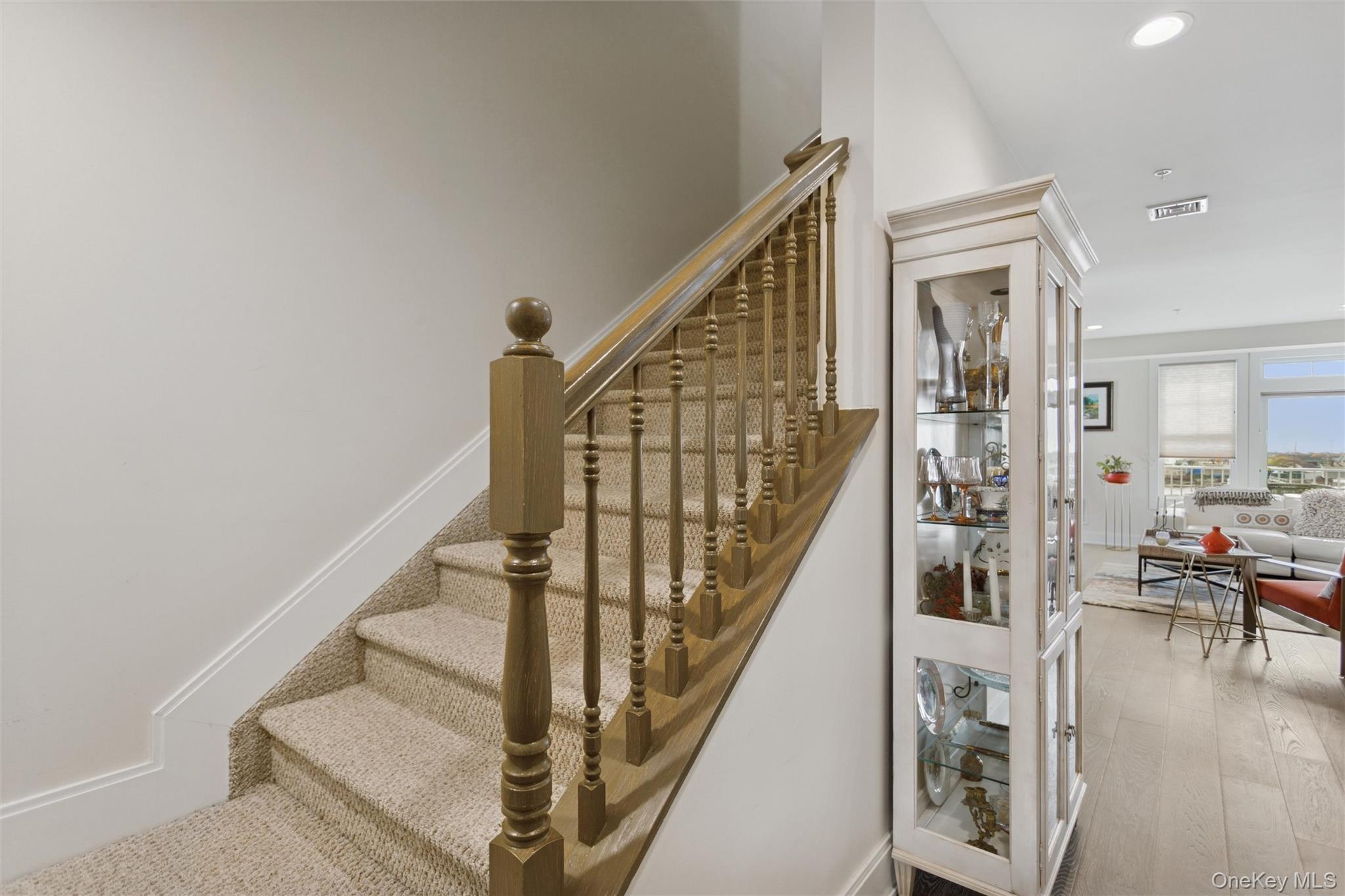 352 Marina Pointe Drive # 352, East Rockaway, NY 11518