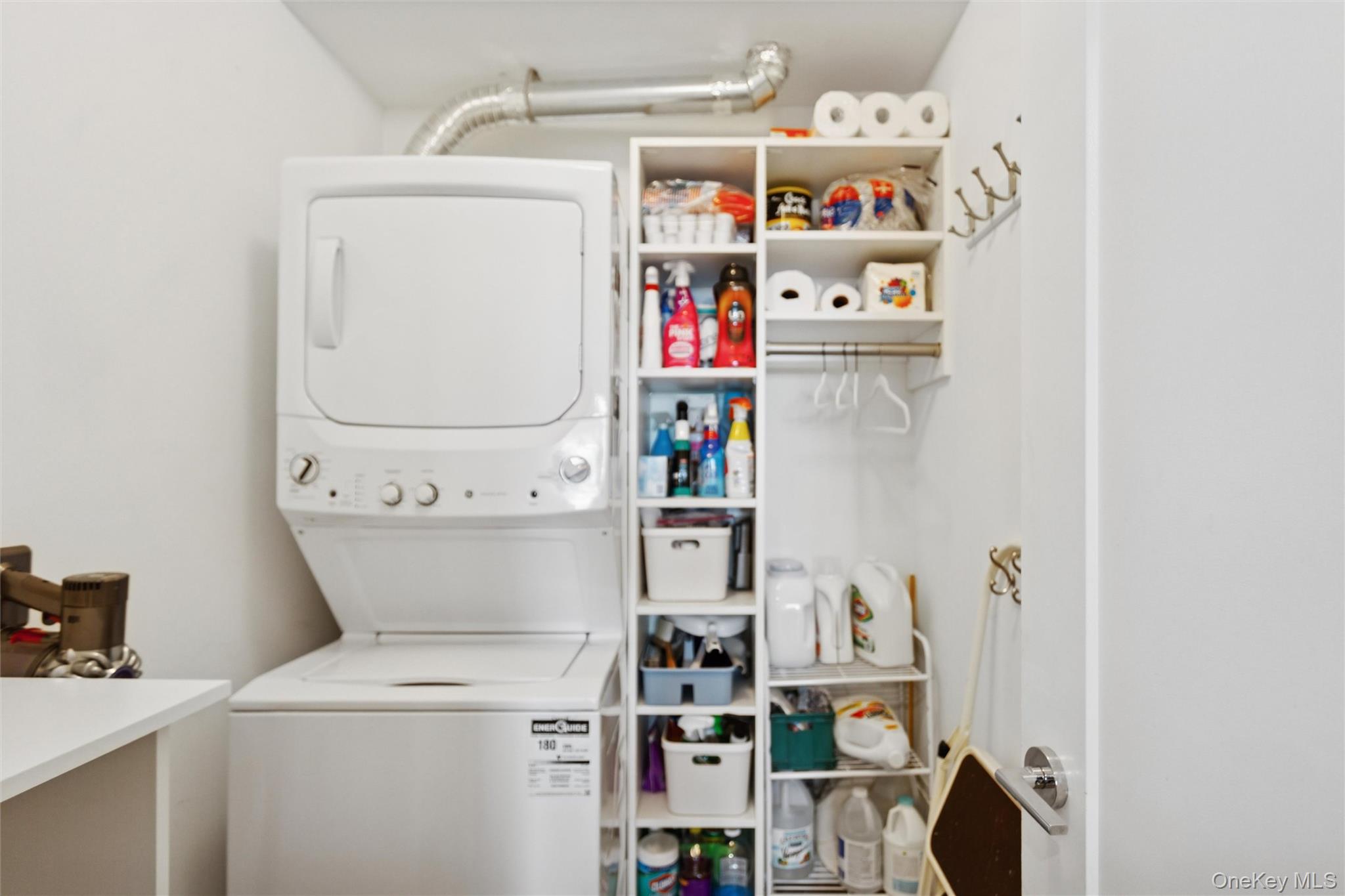 352 Marina Pointe Drive # 352, East Rockaway, NY 11518