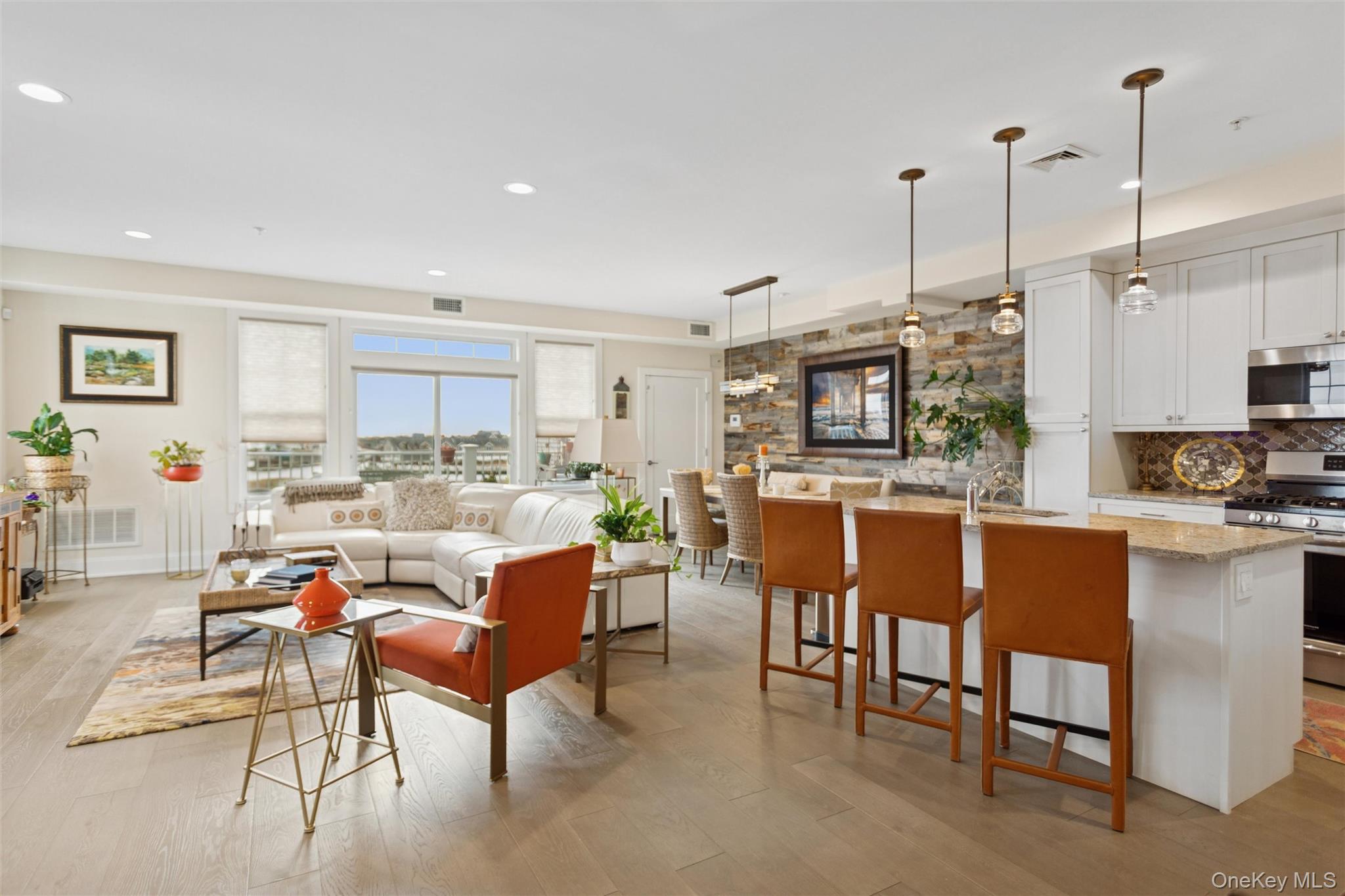 352 Marina Pointe Drive # 352, East Rockaway, NY 11518