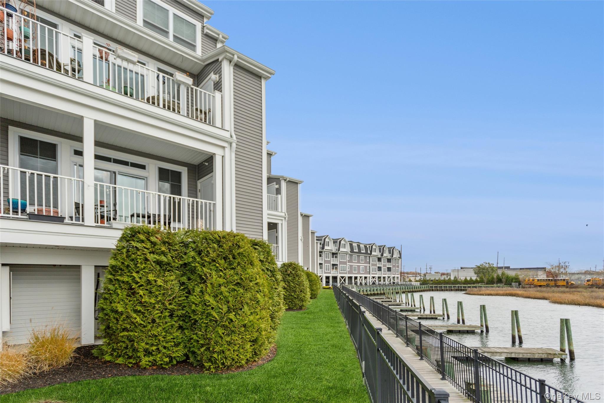 352 Marina Pointe Drive # 352, East Rockaway, NY 11518