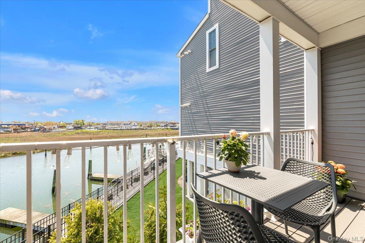 352 Marina Pointe Drive # 352, East Rockaway, NY 11518