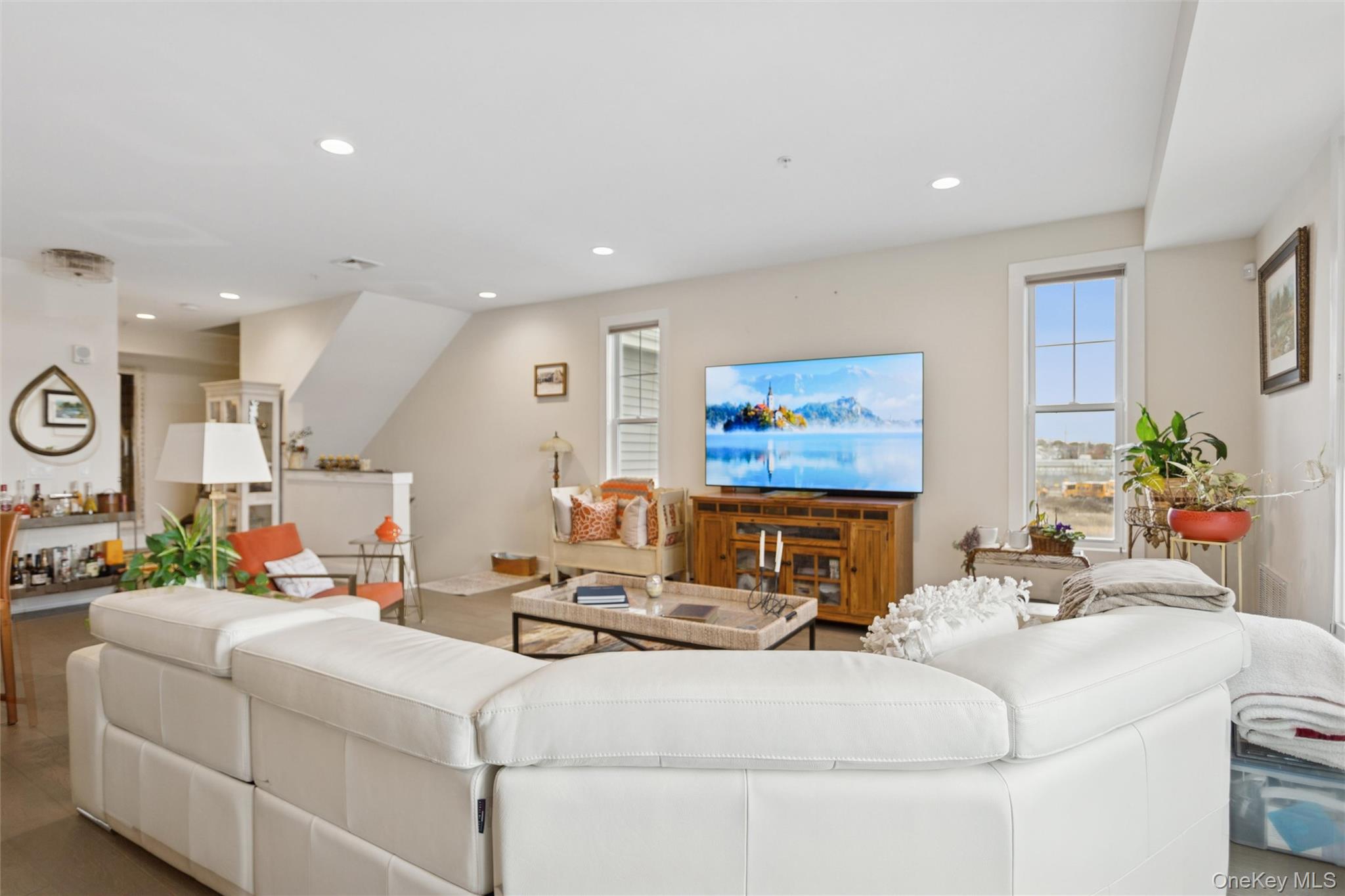 352 Marina Pointe Drive # 352, East Rockaway, NY 11518