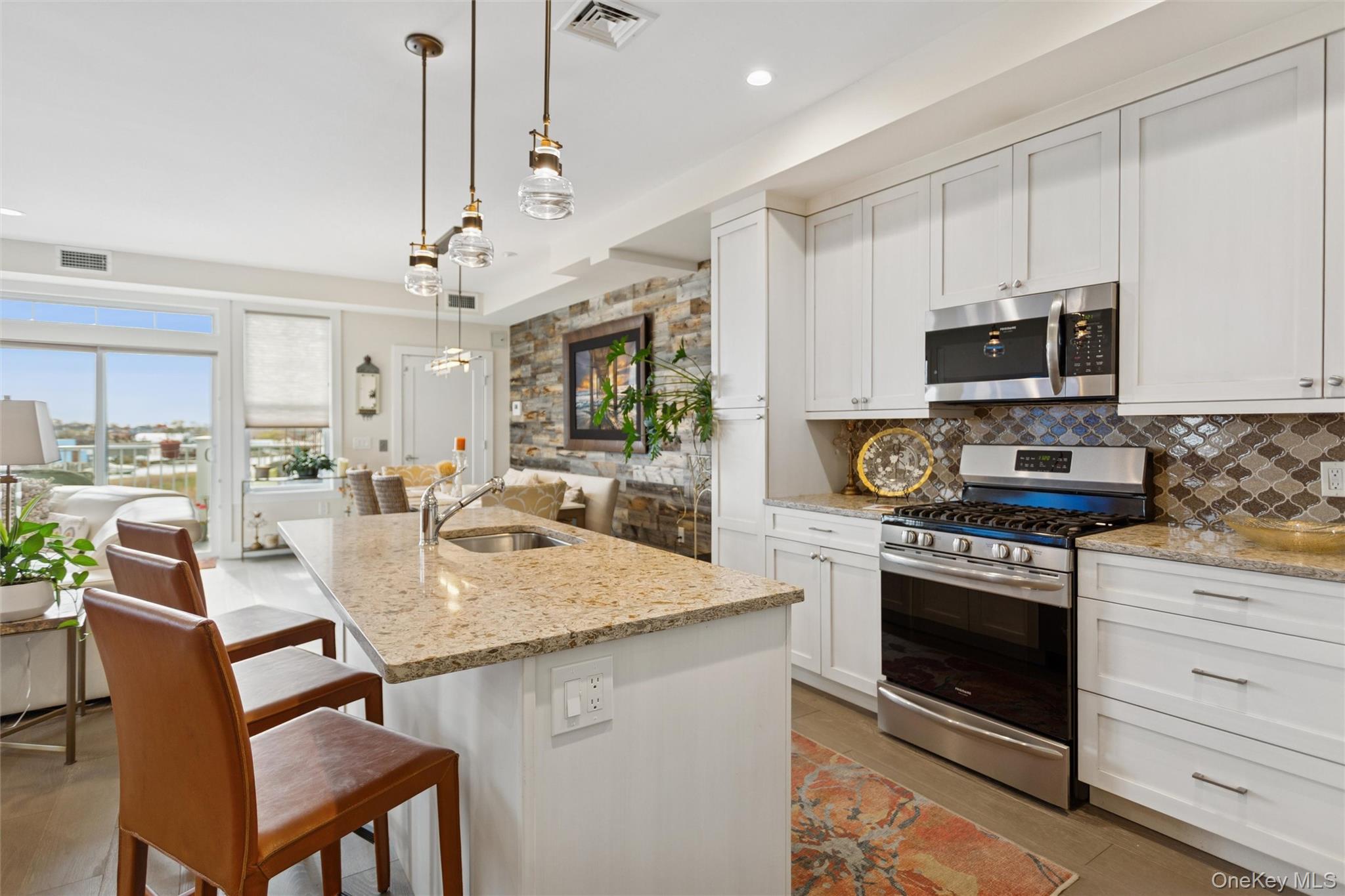 352 Marina Pointe Drive # 352, East Rockaway, NY 11518