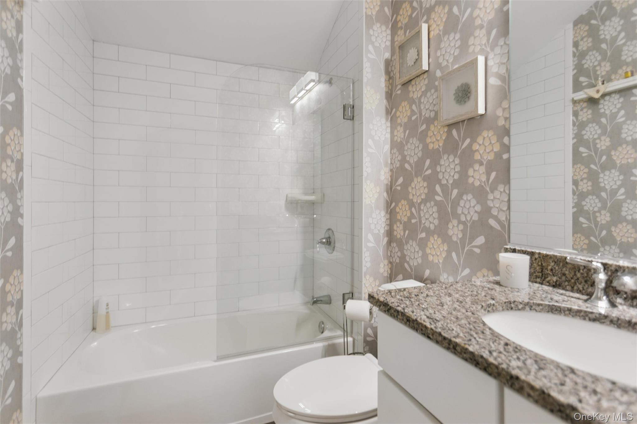 352 Marina Pointe Drive # 352, East Rockaway, NY 11518