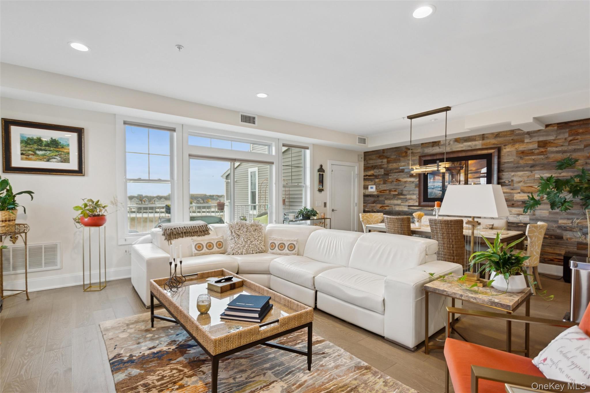 352 Marina Pointe Drive # 352, East Rockaway, NY 11518