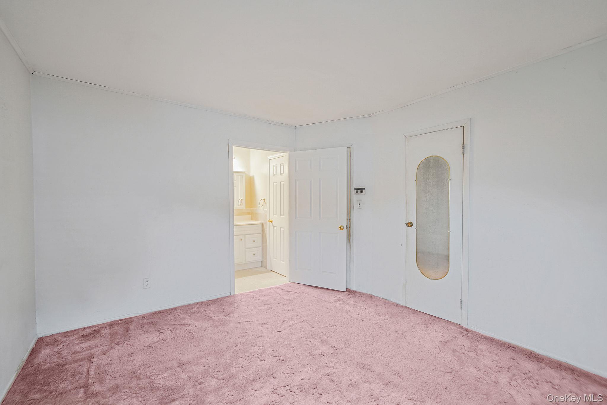 98 Rose Place, Selden, NY 11784