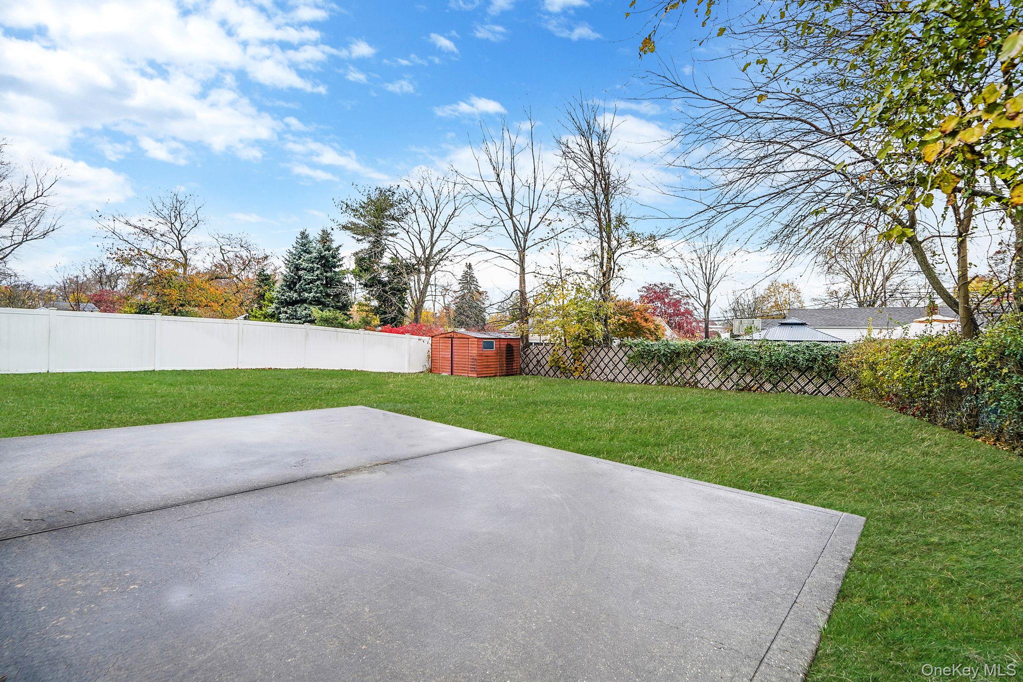 98 Rose Place, Selden, NY 11784