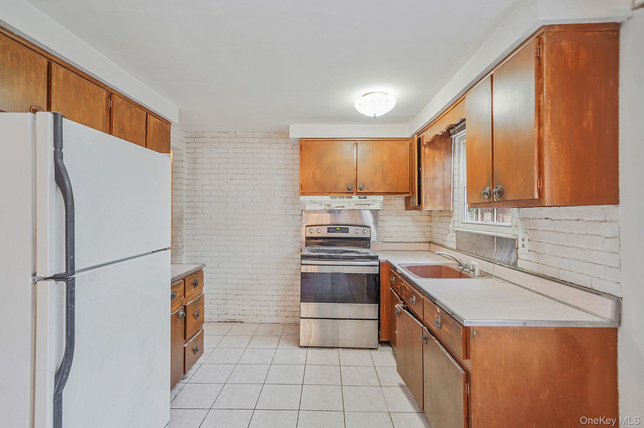 98 Rose Place, Selden, NY 11784