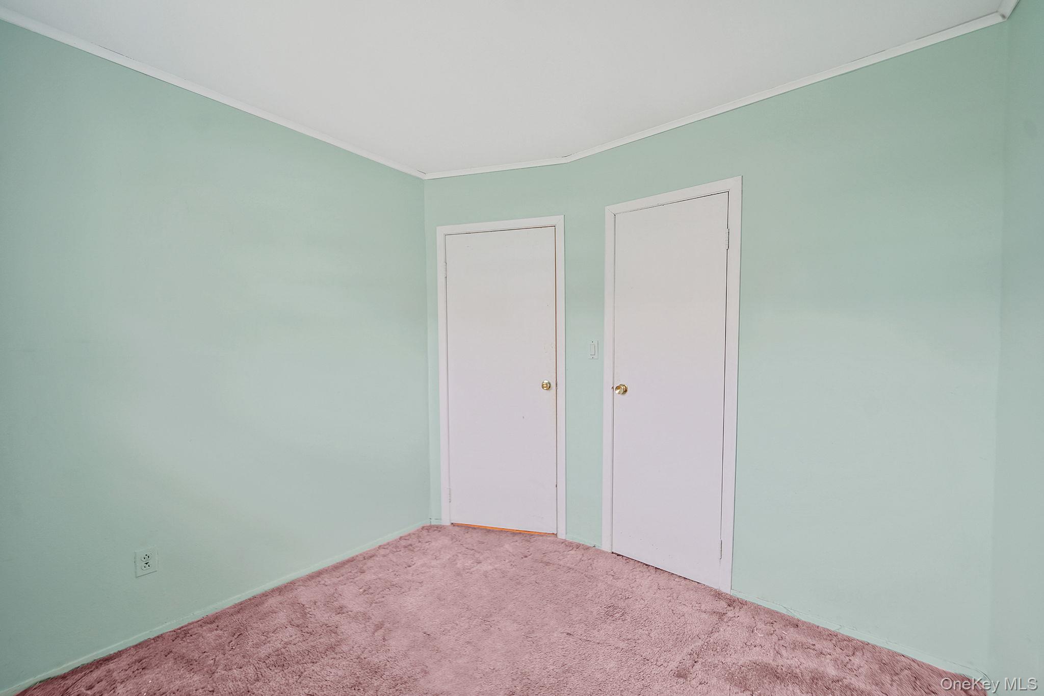 98 Rose Place, Selden, NY 11784