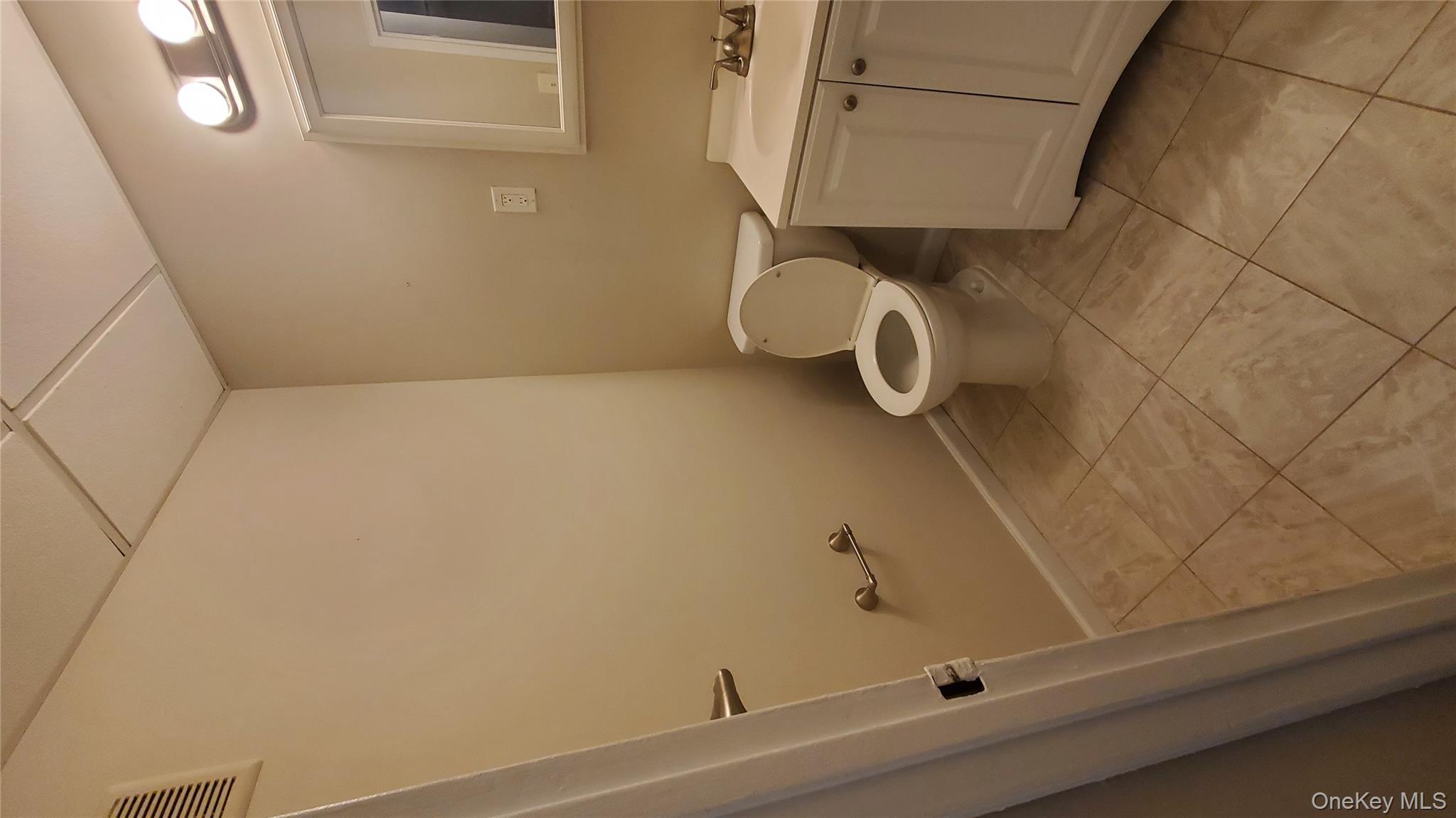 460 OLD TOWN Road # 27E, Port Jefferson Station, NY 11776