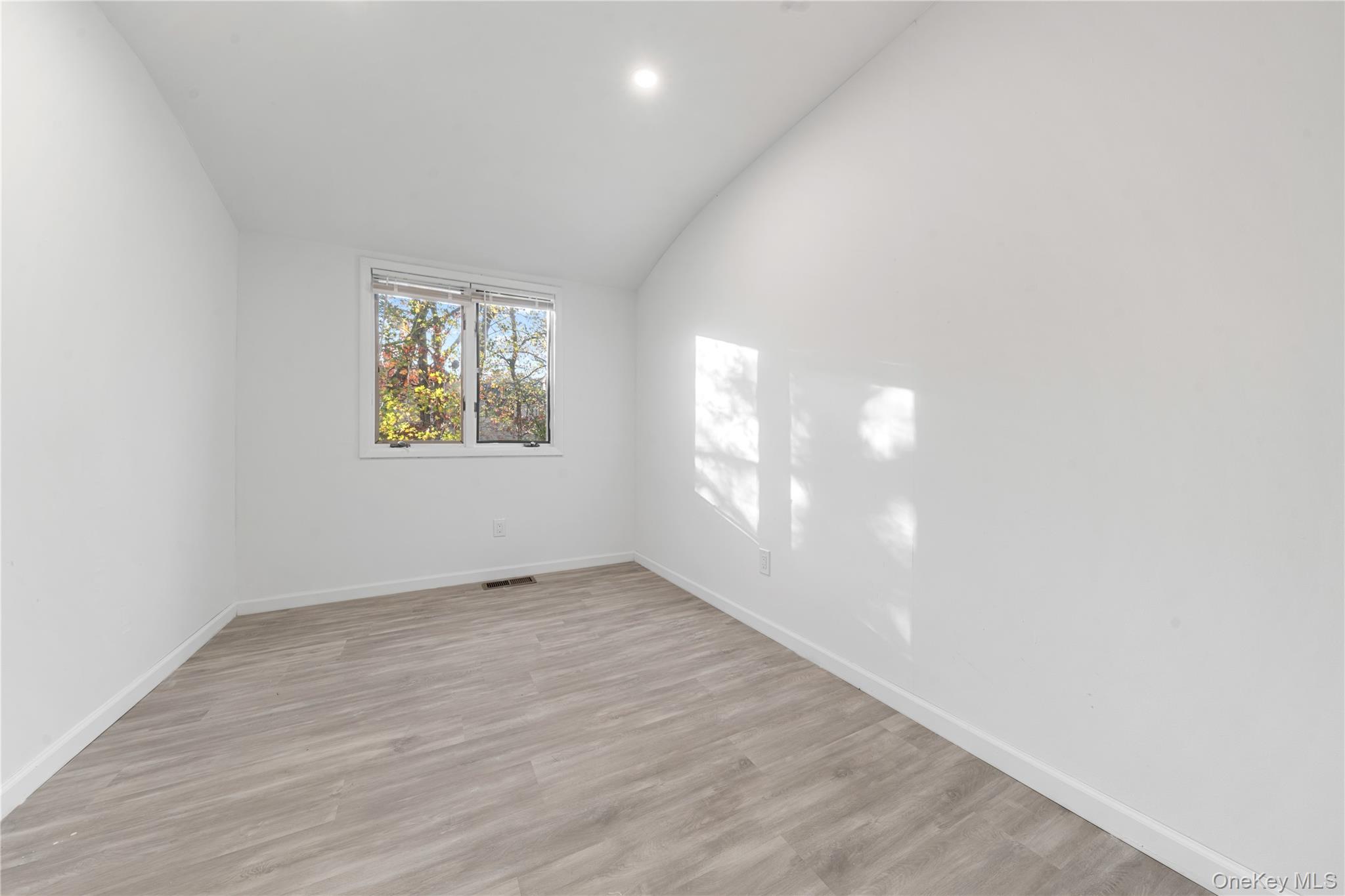 34 Wooded Way, Calverton, NY 11933