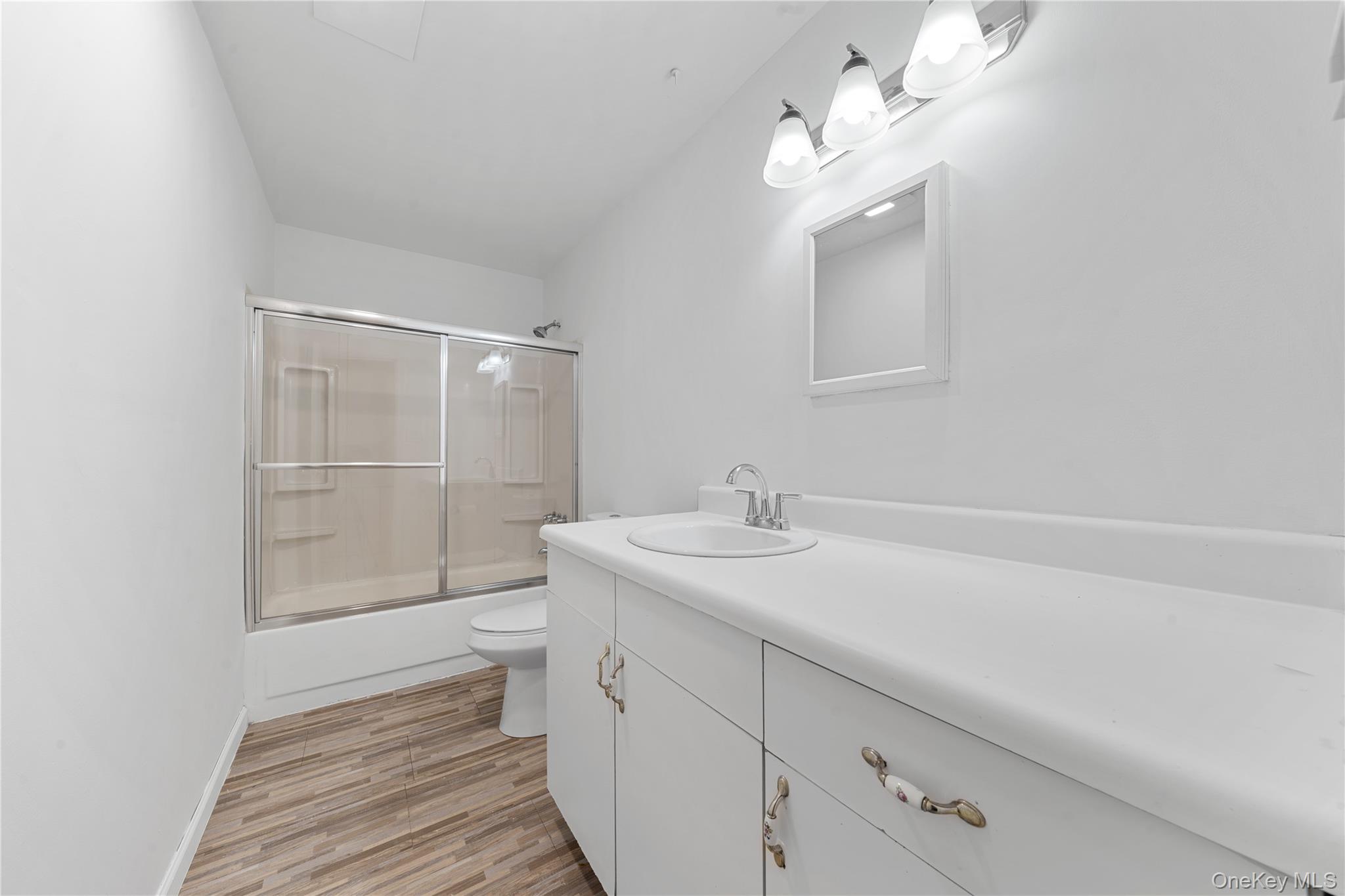 34 Wooded Way, Calverton, NY 11933