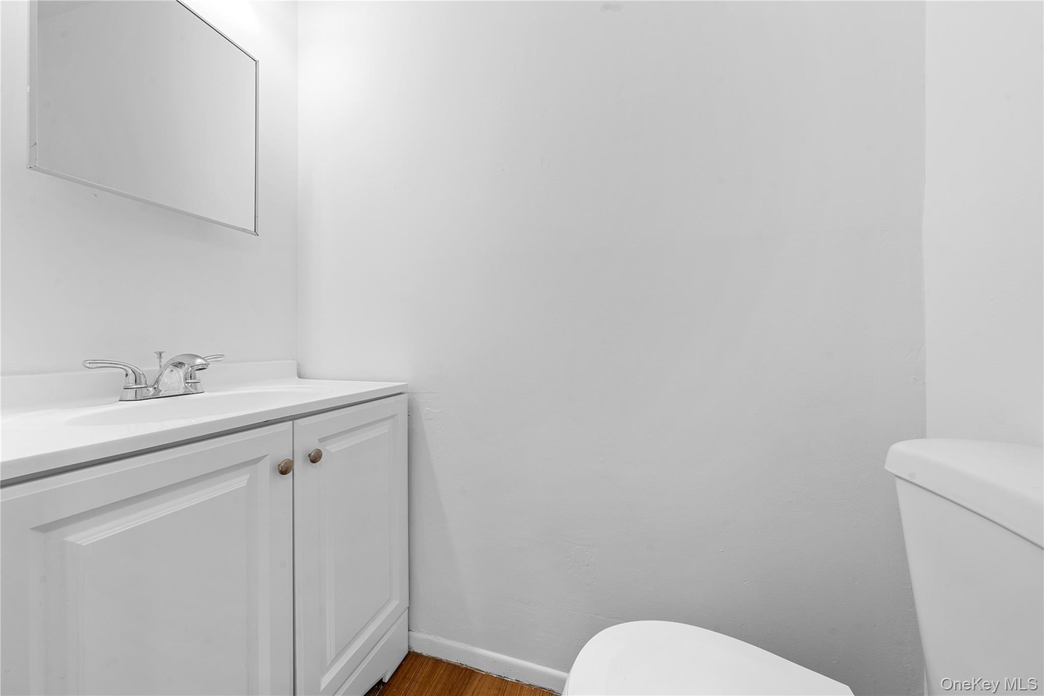 34 Wooded Way, Calverton, NY 11933