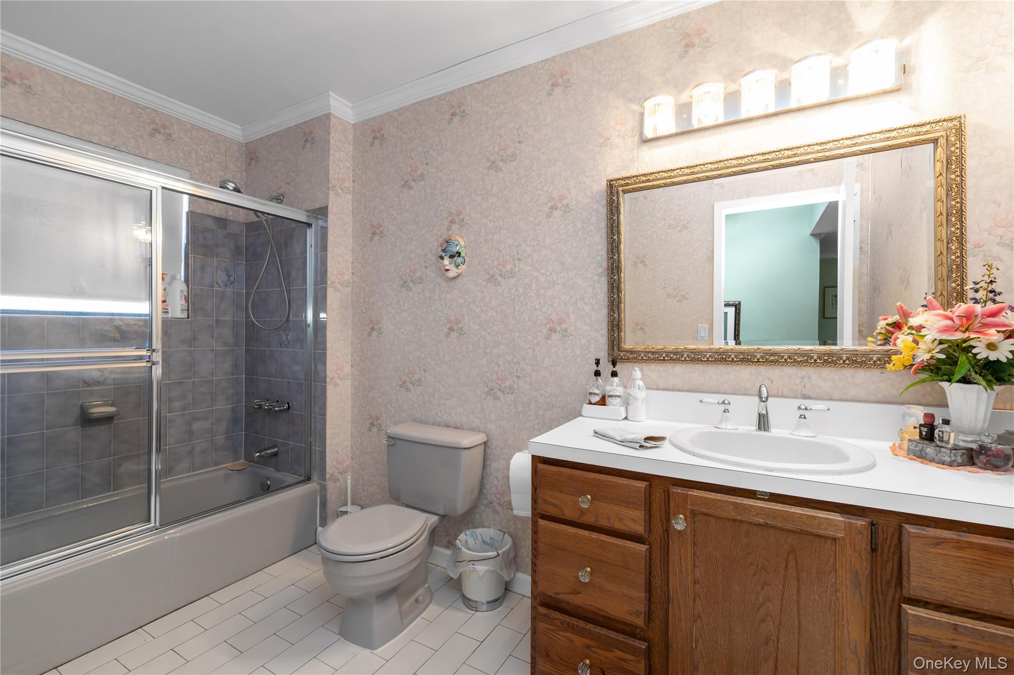 2 Coolidge Avenue # T, Glen Head, NY 11545