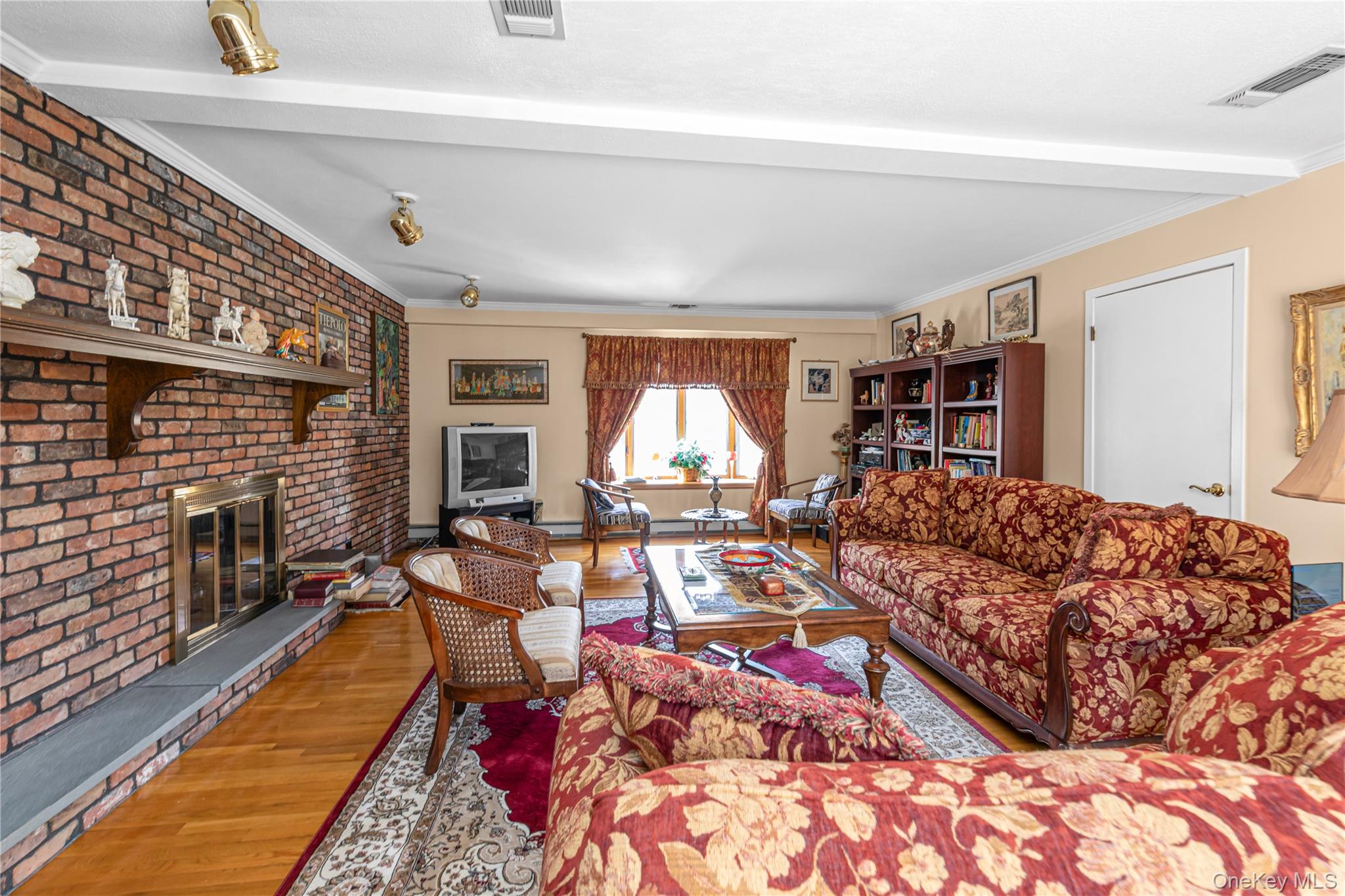 2 Coolidge Avenue # T, Glen Head, NY 11545