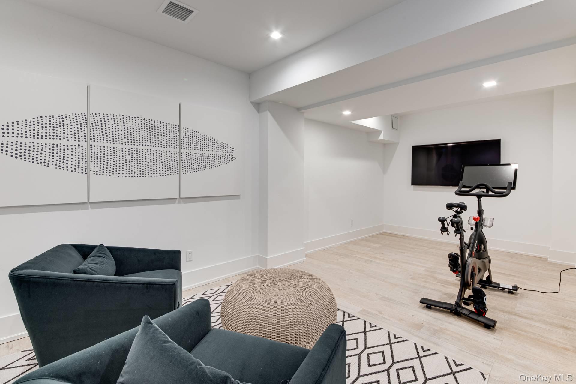 54 Miller Lane E, East Hampton, NY 11937