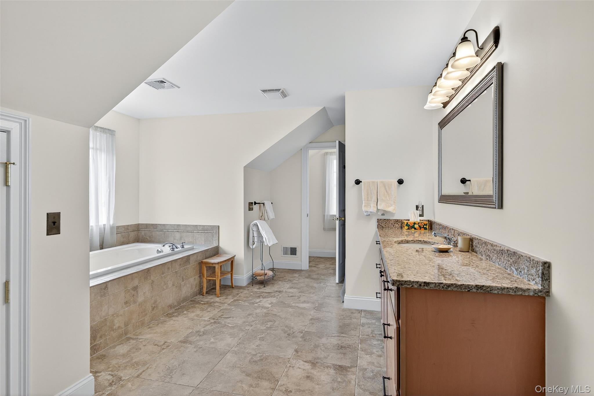 106 Fox Hill Run, Rock Tavern, NY 12575