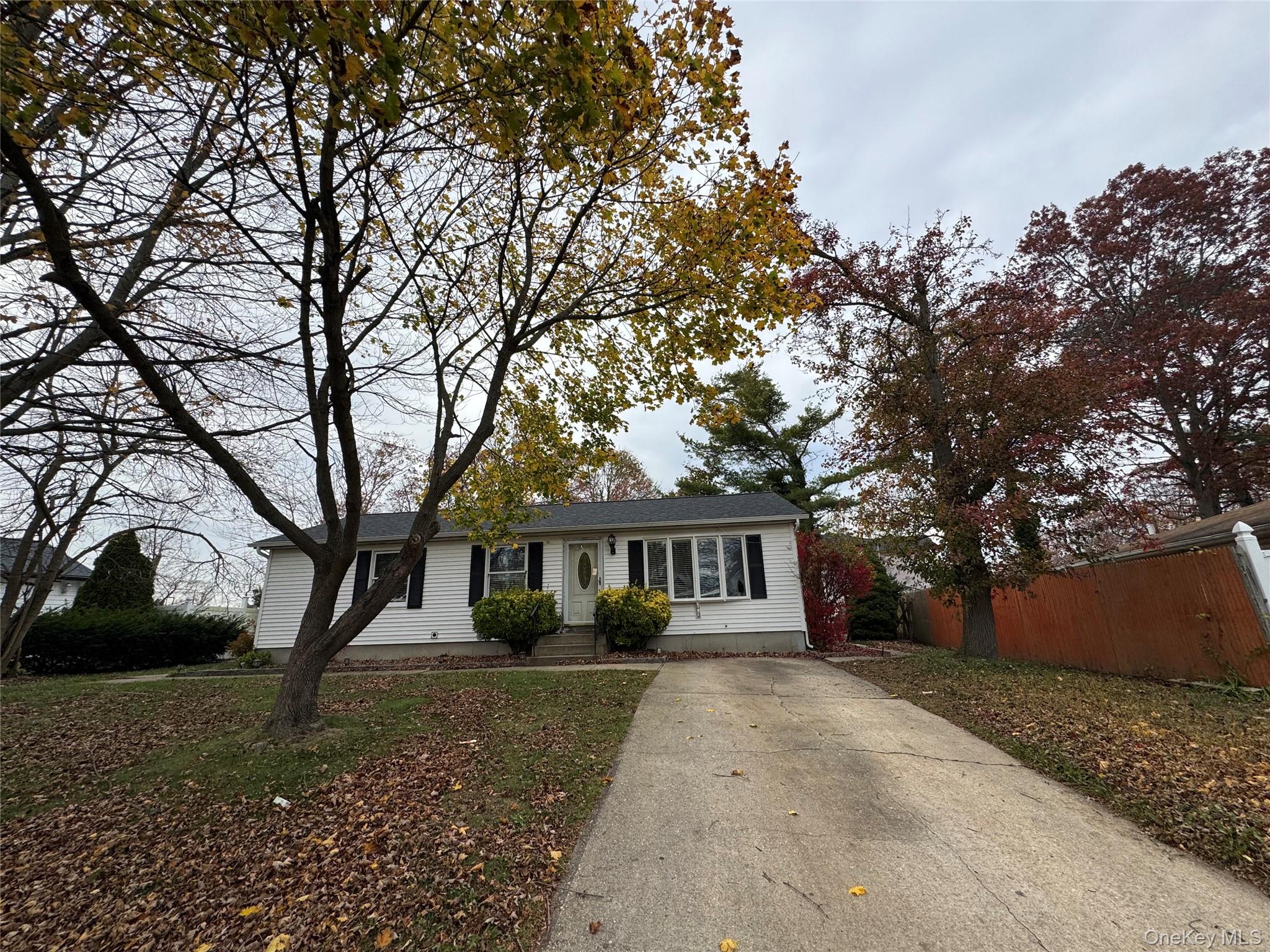 7 Kristin Court, Bay Shore, NY 11706