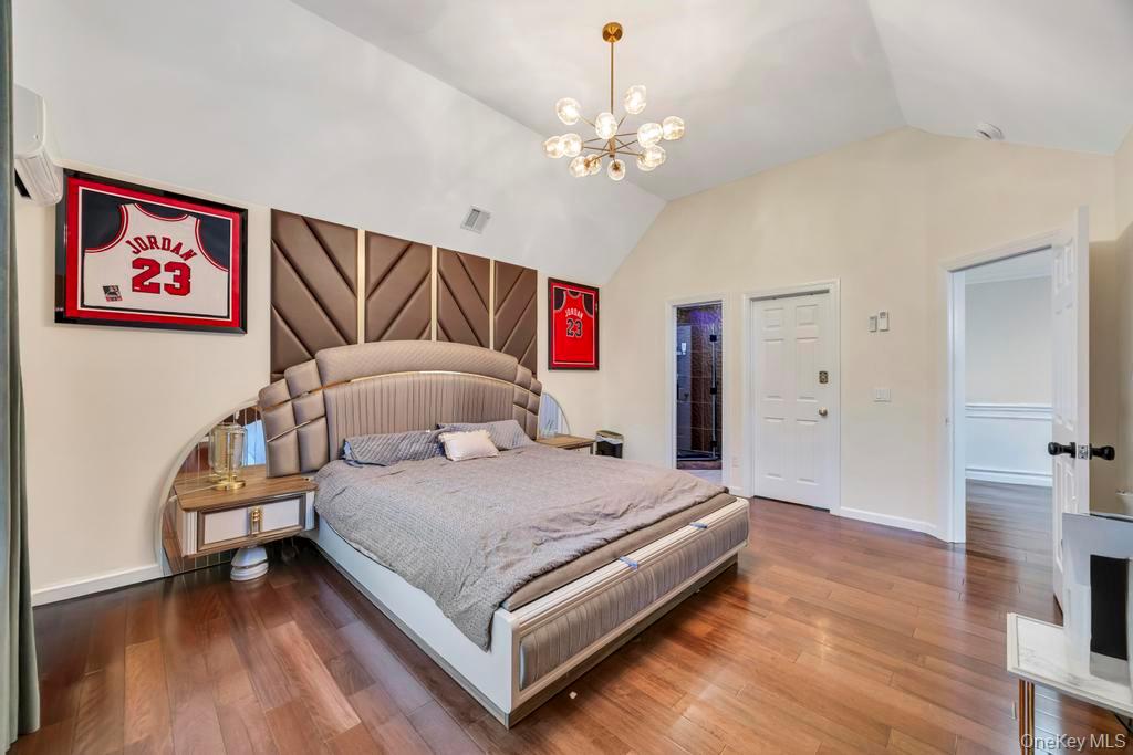 2 Old Bridge Court, Melville, NY 11747