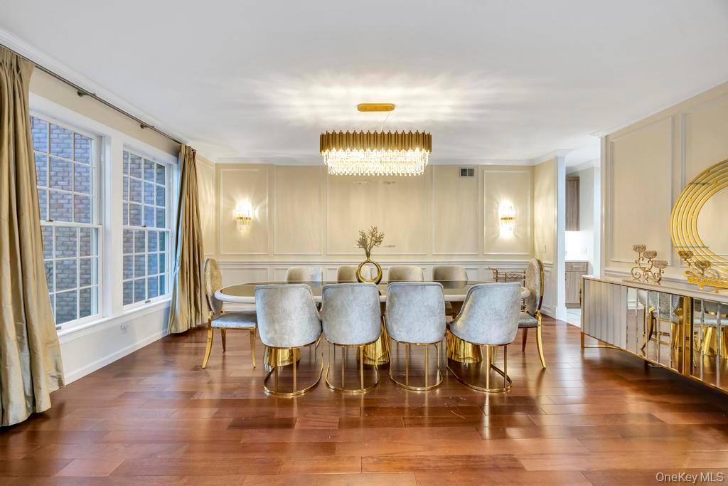 2 Old Bridge Court, Melville, NY 11747