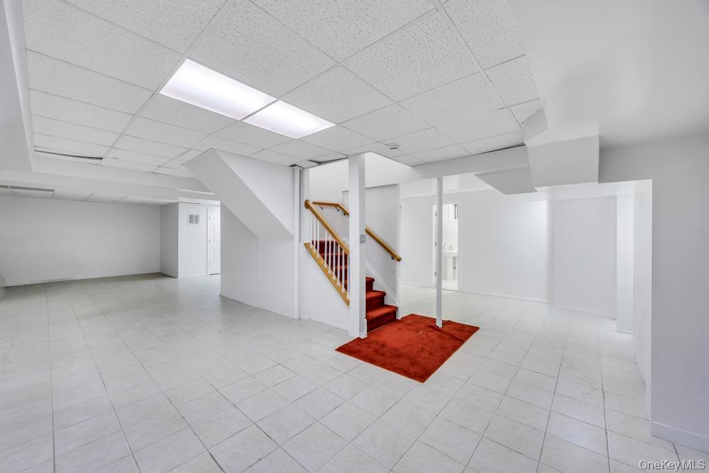 2 Old Bridge Court, Melville, NY 11747