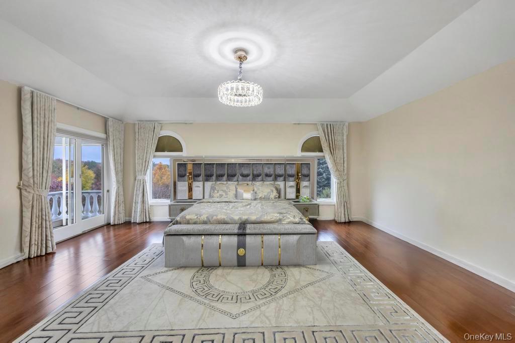 2 Old Bridge Court, Melville, NY 11747