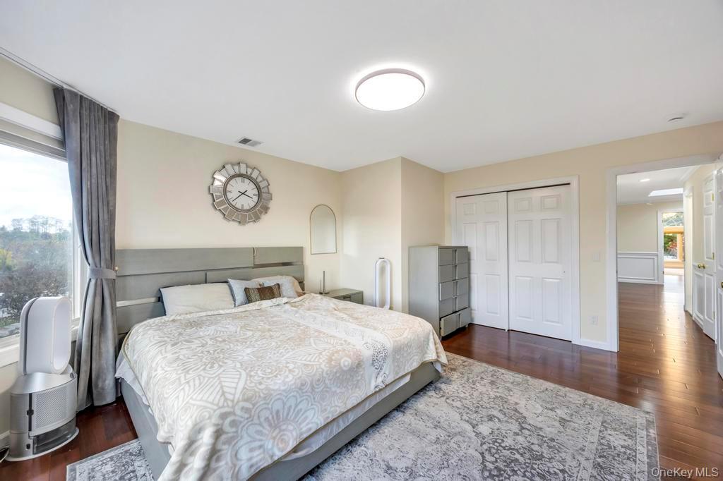 2 Old Bridge Court, Melville, NY 11747