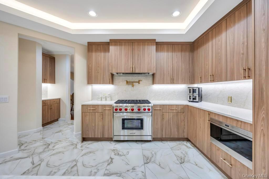 2 Old Bridge Court, Melville, NY 11747