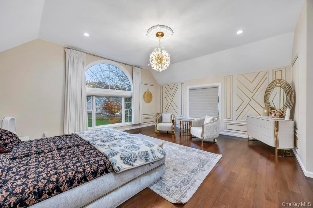 2 Old Bridge Court, Melville, NY 11747