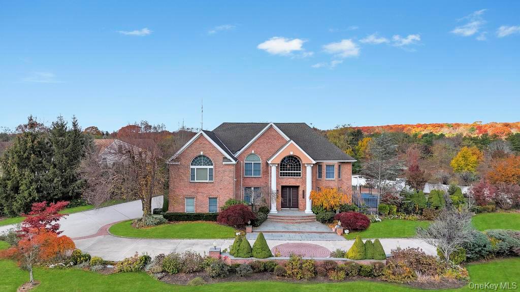 2 Old Bridge Court, Melville, NY 11747