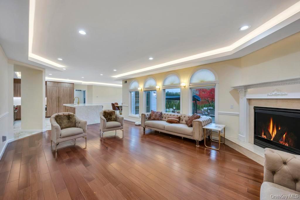 2 Old Bridge Court, Melville, NY 11747