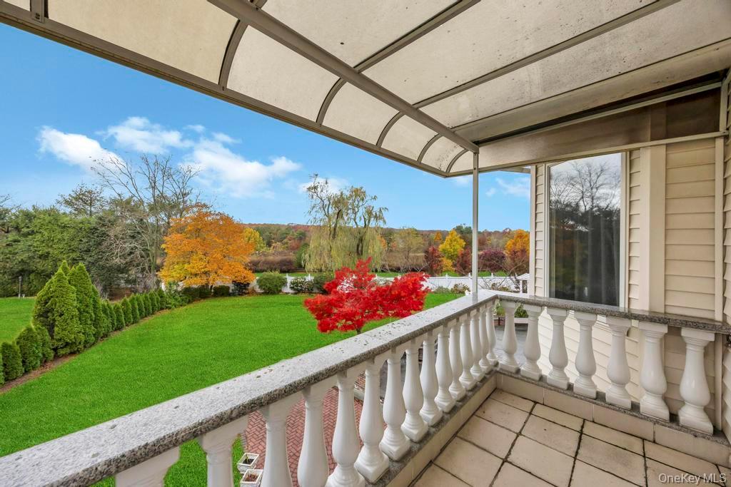 2 Old Bridge Court, Melville, NY 11747