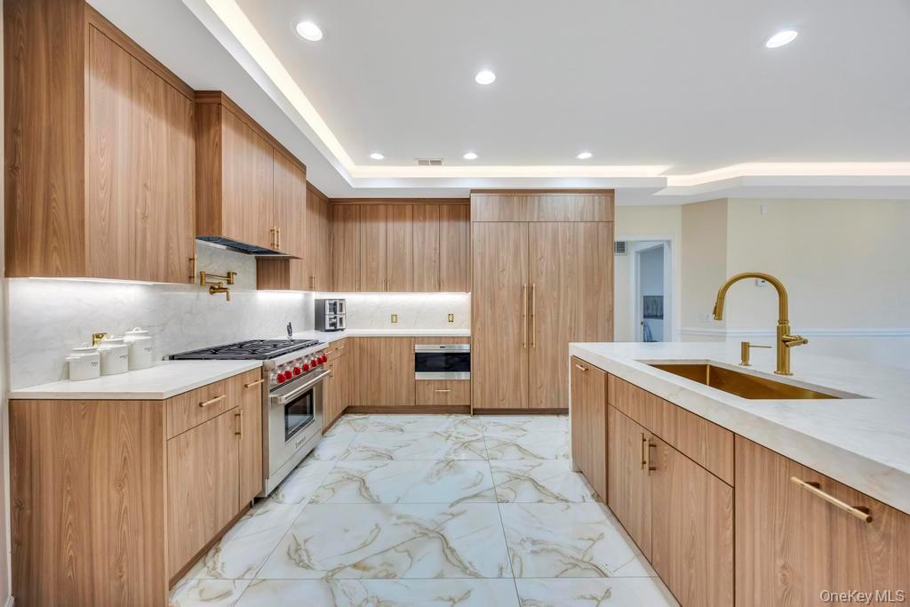 2 Old Bridge Court, Melville, NY 11747