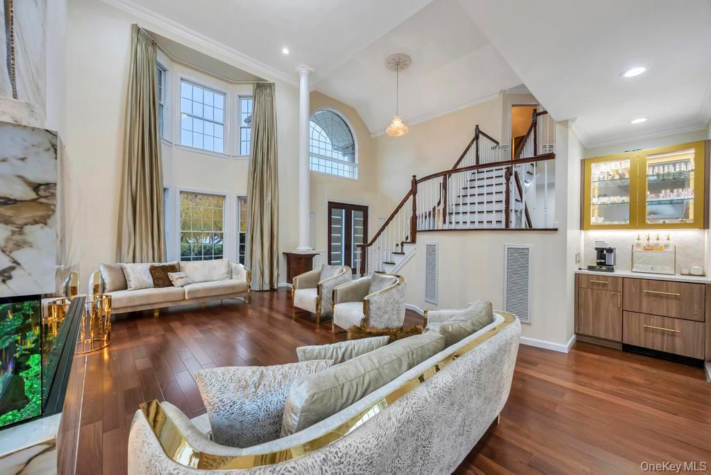 2 Old Bridge Court, Melville, NY 11747