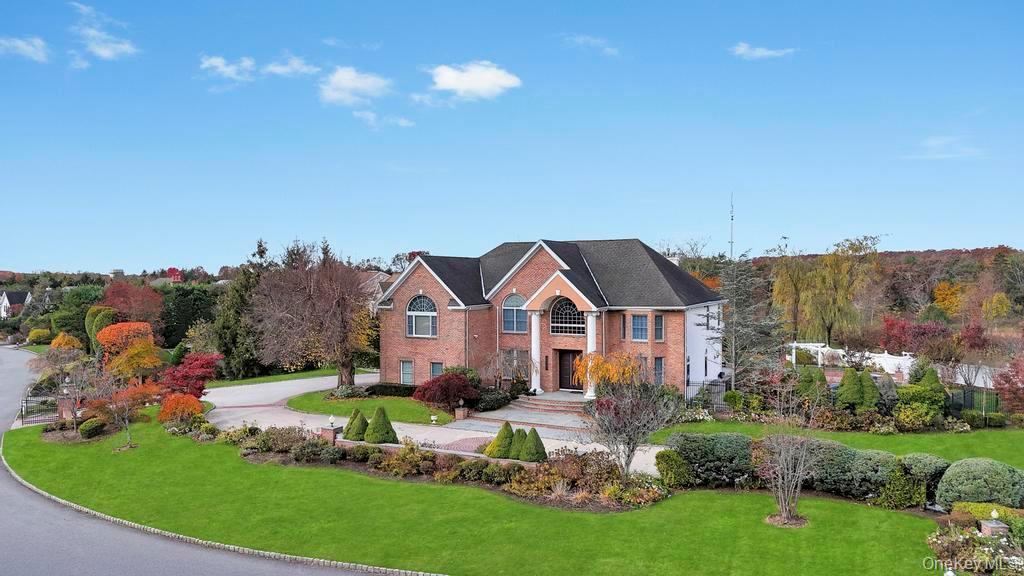 2 Old Bridge Court, Melville, NY 11747