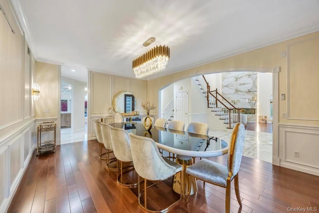 2 Old Bridge Court, Melville, NY 11747