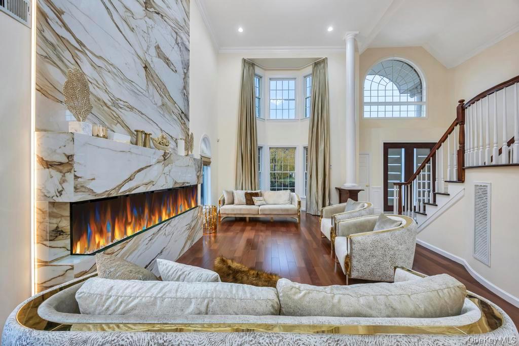 2 Old Bridge Court, Melville, NY 11747