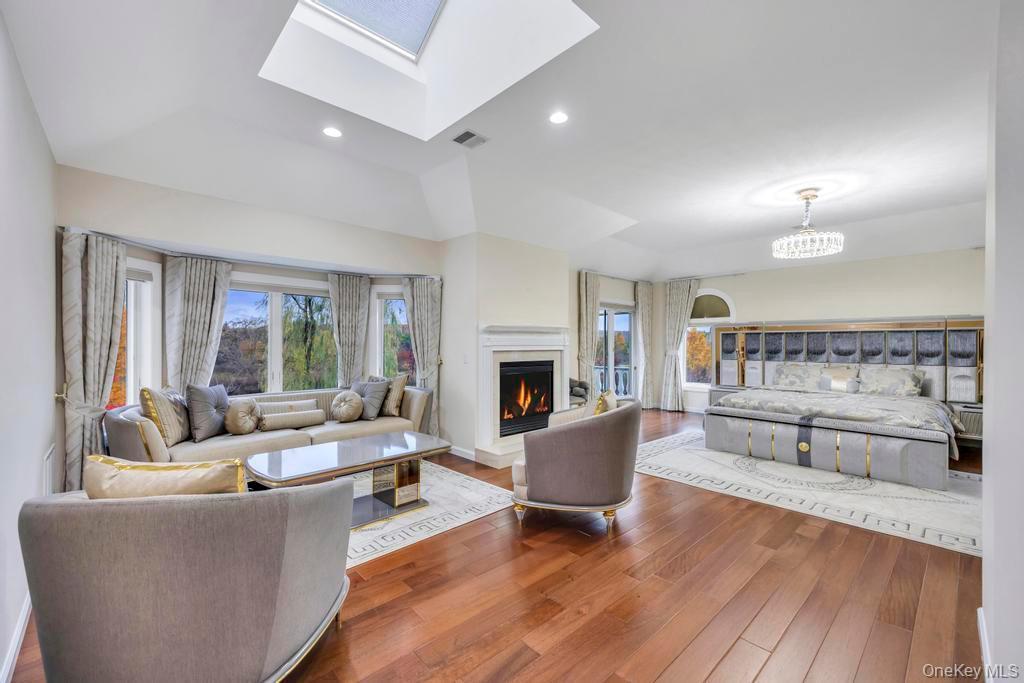 2 Old Bridge Court, Melville, NY 11747