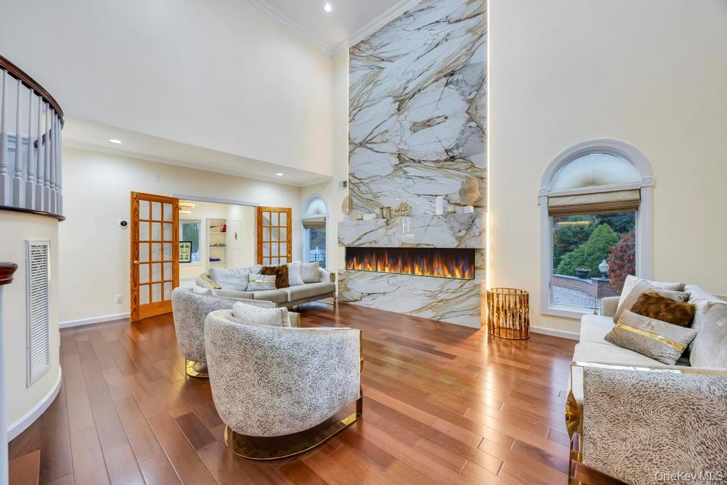 2 Old Bridge Court, Melville, NY 11747