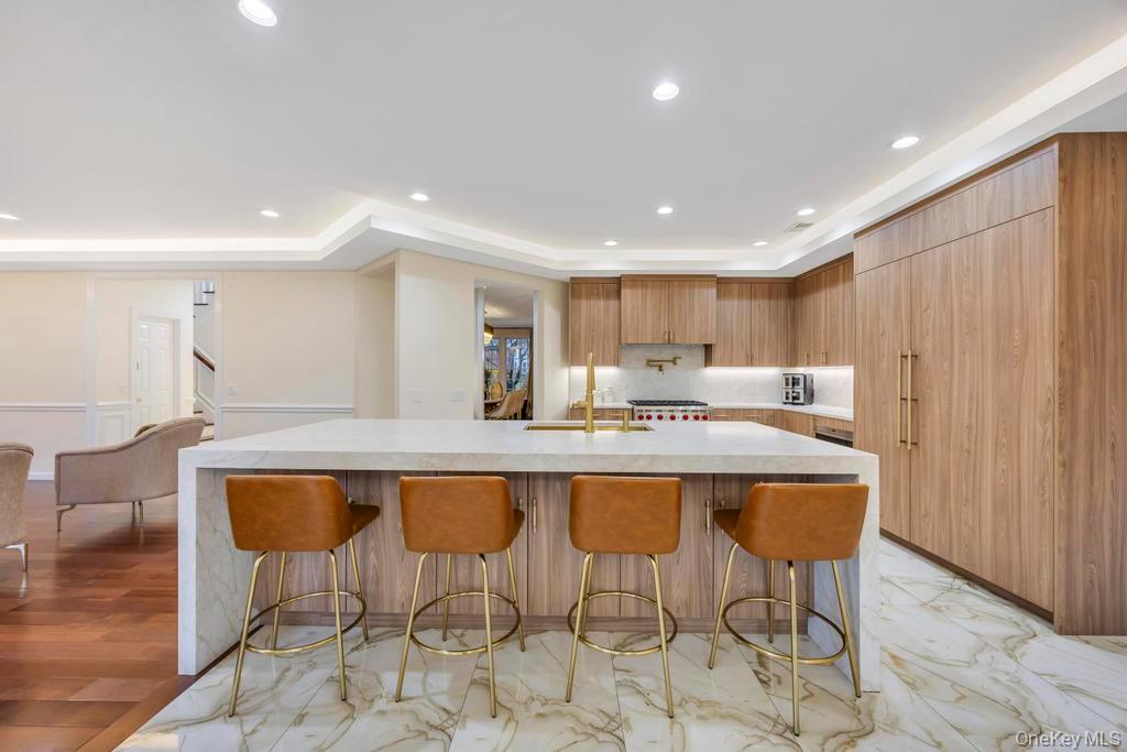 2 Old Bridge Court, Melville, NY 11747