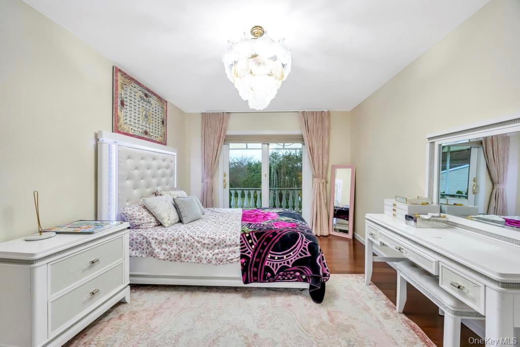 2 Old Bridge Court, Melville, NY 11747