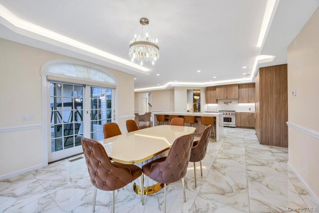 2 Old Bridge Court, Melville, NY 11747