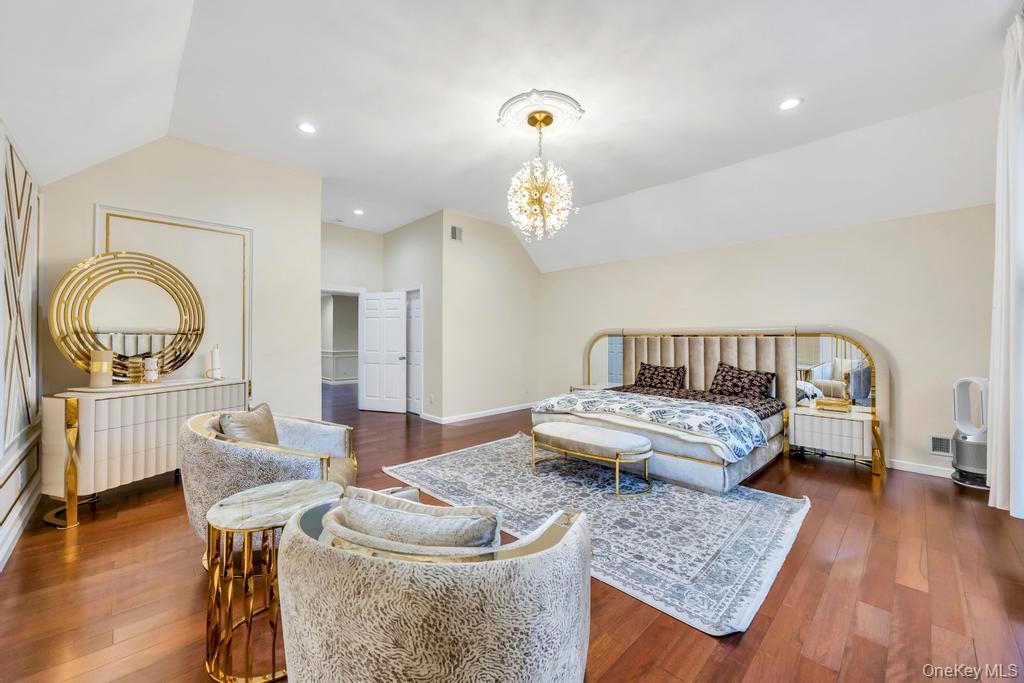 2 Old Bridge Court, Melville, NY 11747