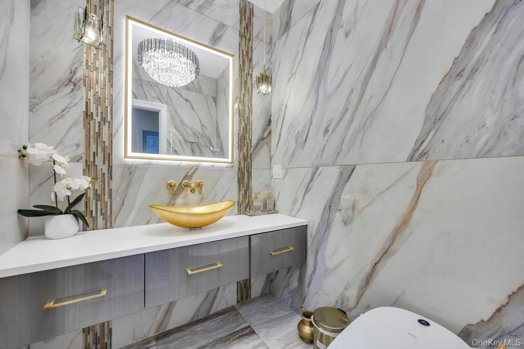 2 Old Bridge Court, Melville, NY 11747